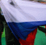 Молодые люди с флагом РФ в руках - UstLabInfo.Ru