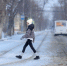 Девушка переходит дорогу - UstLabInfo.Ru