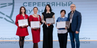 Люди с дипломами в руках - UstLabInfo.Ru